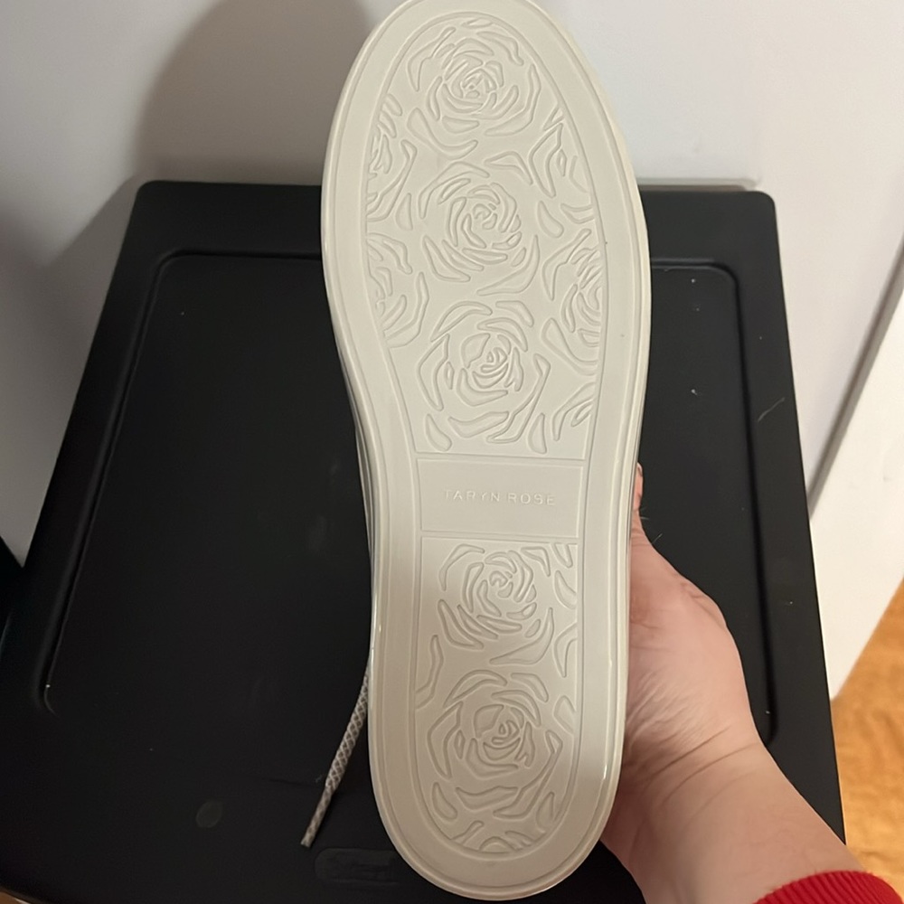 NWOT - Taryn Rose Georgy Suede Sneakers - Picture 4 of 5